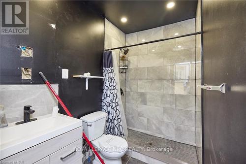 4419 Fifth Avenue, Niagara Falls, ON - Indoor Photo Showing Bathroom