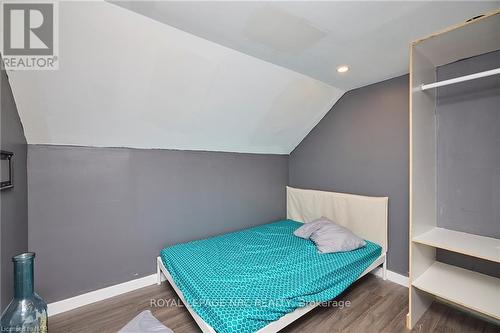 4419 Fifth Avenue, Niagara Falls, ON - Indoor Photo Showing Bedroom