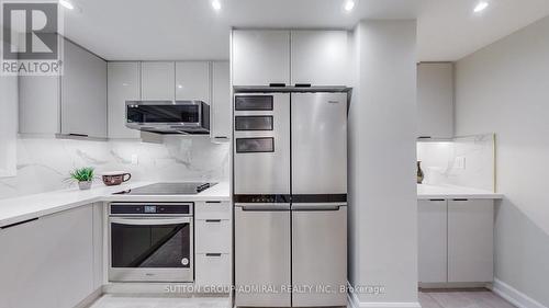 23 Quincy Crescent, Toronto, ON - Indoor Photo Showing Kitchen With Upgraded Kitchen