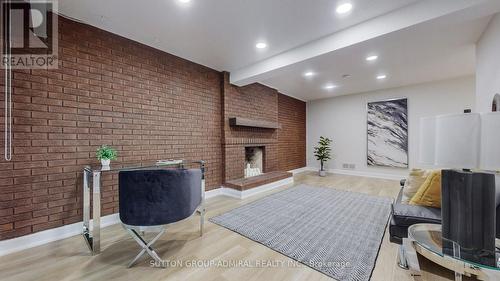 23 Quincy Crescent, Toronto, ON - Indoor Photo Showing Other Room