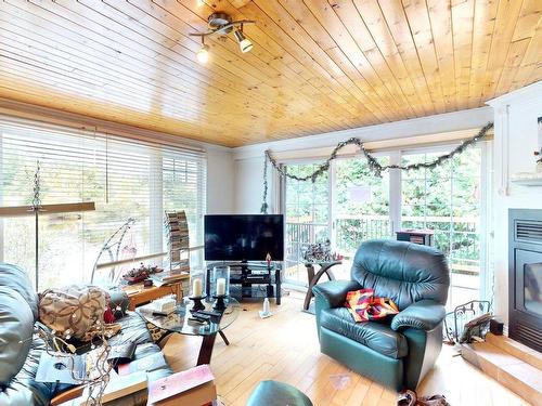 Living room - 991 Rue Du Rocher, Sainte-Julienne, QC - Indoor Photo Showing Living Room With Fireplace