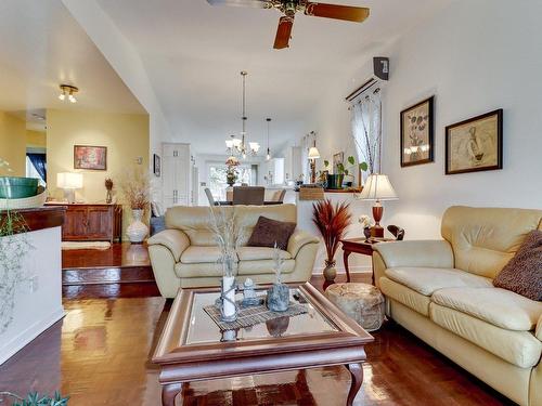 Living room - 4600 Rue L'Écuyer, Laval (Chomedey), QC - Indoor Photo Showing Living Room