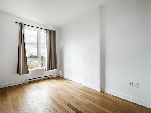 Master bedroom - 817-5077 Rue Paré, Montréal (Côte-Des-Neiges/Notre-Dame-De-Grâce), QC 