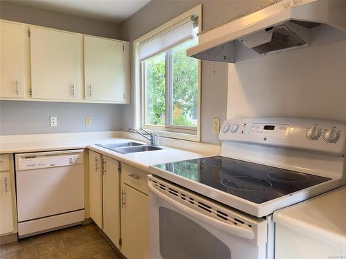 12-7077 Highland Dr, Port Hardy, BC - Indoor Photo Showing Kitchen With Double Sink