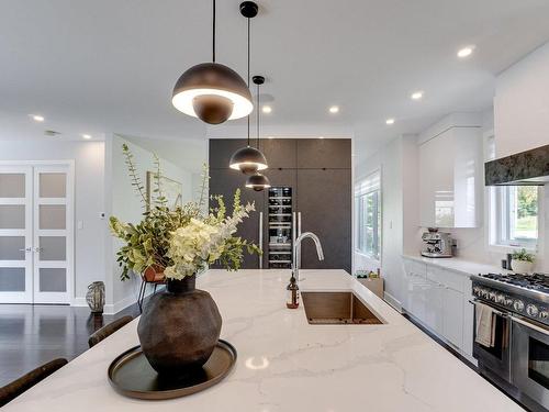 Cuisine - 218 Rue Oakridge, Baie-D'Urfé, QC - Indoor Photo Showing Kitchen With Upgraded Kitchen