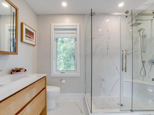 Chambre Ã Â coucher - 218 Rue Oakridge, Baie-D'Urfé, QC - Indoor Photo Showing Bathroom