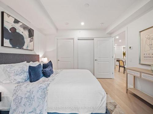 304-285 Avenue Rd, Toronto, ON - Indoor Photo Showing Bedroom