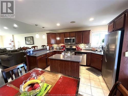 4198 Zurich Avenue, Windsor, ON - Indoor Photo Showing Kitchen With Upgraded Kitchen