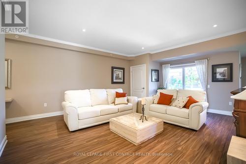 101 - 720 Yonge Street, Barrie, ON - Indoor Photo Showing Living Room