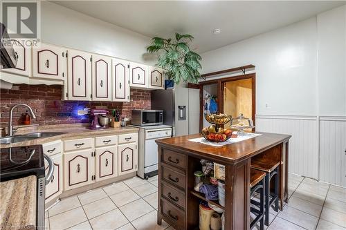 247 Park Street N, Hamilton, ON - Indoor Photo Showing Kitchen