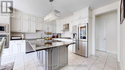 3196 Carding Mill Trail, Oakville, ON - Indoor Photo Showing Kitchen With Upgraded Kitchen