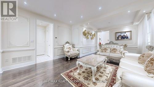 3196 Carding Mill Trail, Oakville, ON - Indoor Photo Showing Living Room