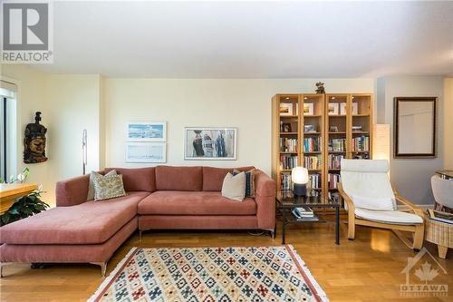 138 Somerset Street W Unit#912, Ottawa, ON - Indoor Photo Showing Living Room