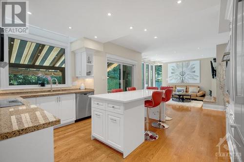 11 Chase Court, Ottawa, ON - Indoor Photo Showing Kitchen