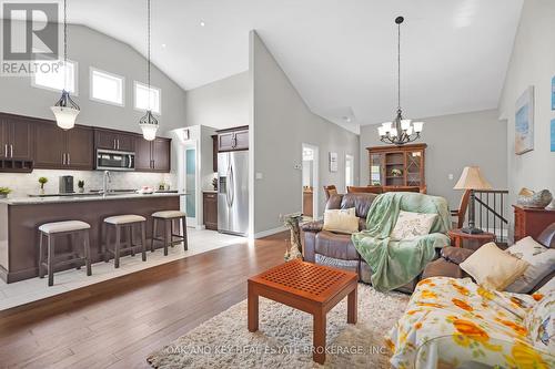 190 Emery Street, Central Elgin (Port Stanley), ON - Indoor Photo Showing Living Room