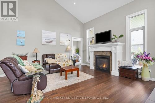 190 Emery Street, Central Elgin (Port Stanley), ON - Indoor Photo Showing Living Room With Fireplace