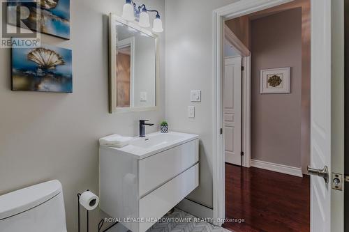 29 Premium Way, Mississauga, ON - Indoor Photo Showing Bathroom