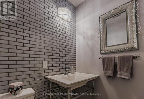 29 Premium Way, Mississauga, ON - Indoor Photo Showing Bathroom