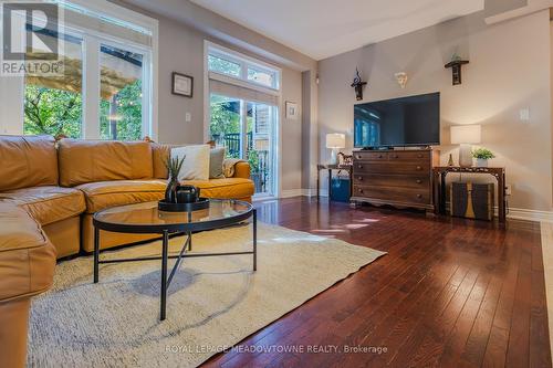 29 Premium Way, Mississauga, ON - Indoor Photo Showing Living Room