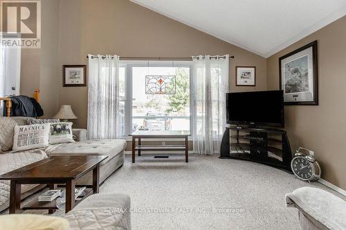 776 Monck Road, Kawartha Lakes, ON - Indoor Photo Showing Living Room