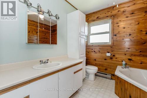 776 Monck Road, Kawartha Lakes, ON - Indoor Photo Showing Bathroom