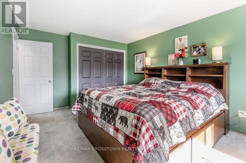 776 Monck Road, Kawartha Lakes, ON - Indoor Photo Showing Bedroom