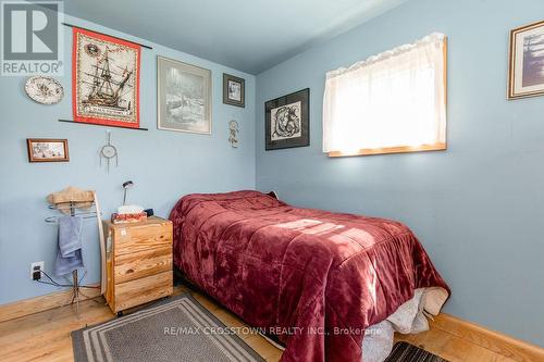 776 Monck Road, Kawartha Lakes, ON - Indoor Photo Showing Bedroom