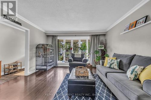 12 Mcnab Place, Haldimand, ON - Indoor Photo Showing Living Room