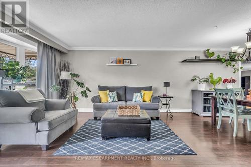 12 Mcnab Place, Haldimand, ON - Indoor Photo Showing Living Room