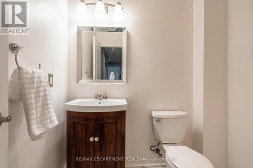 117 Laurendale Avenue, Hamilton, ON - Indoor Photo Showing Bathroom