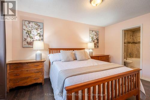 117 Laurendale Avenue, Hamilton, ON - Indoor Photo Showing Bedroom