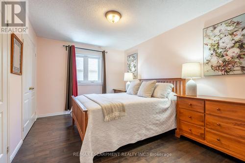 117 Laurendale Avenue, Hamilton, ON - Indoor Photo Showing Bedroom