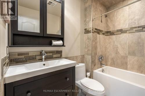 117 Laurendale Avenue, Hamilton, ON - Indoor Photo Showing Bathroom