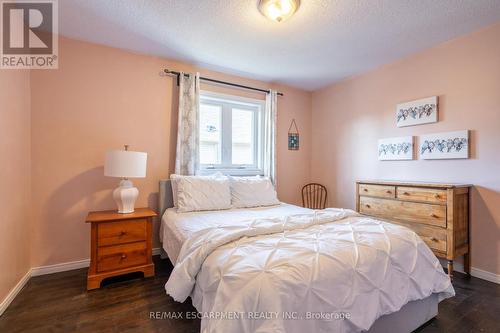 117 Laurendale Avenue, Hamilton, ON - Indoor Photo Showing Bedroom