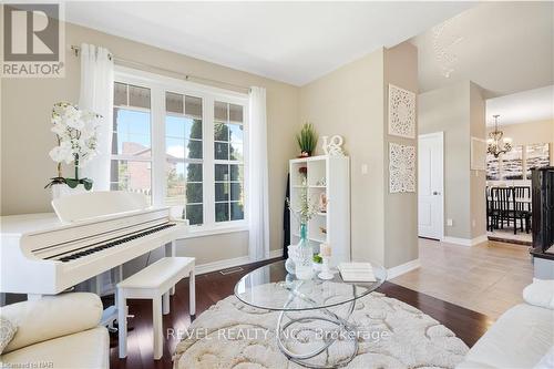 6500 St Michael Avenue, Niagara Falls, ON - Indoor Photo Showing Living Room With Fireplace