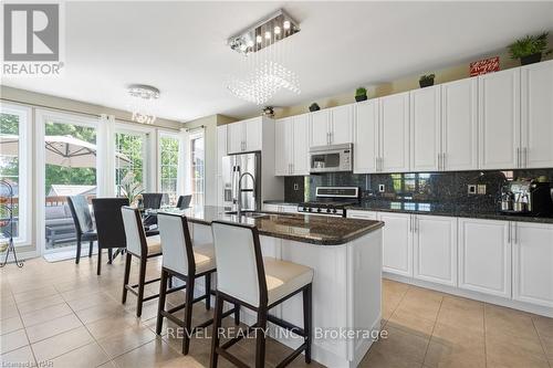 6500 St Michael Avenue, Niagara Falls, ON - Indoor Photo Showing Kitchen With Double Sink