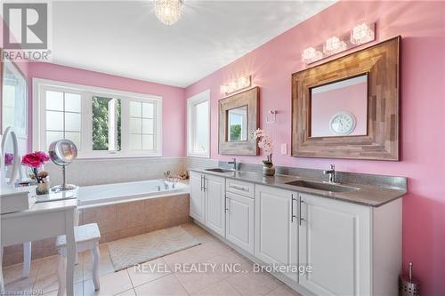 6500 St Michael Avenue, Niagara Falls, ON - Indoor Photo Showing Bathroom