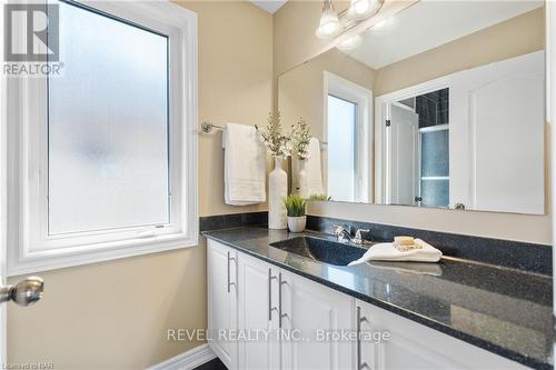 6500 St Michael Avenue, Niagara Falls, ON - Indoor Photo Showing Bathroom