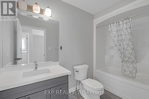 15 Laurent Avenue, Welland, ON - Indoor Photo Showing Bathroom