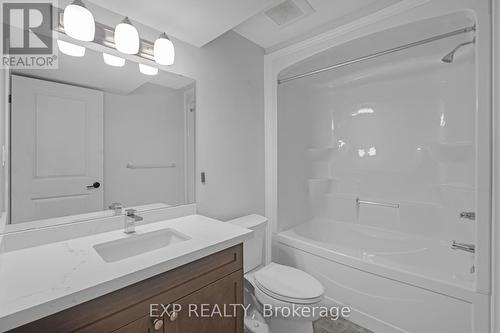 15 Laurent Avenue, Welland, ON - Indoor Photo Showing Bathroom