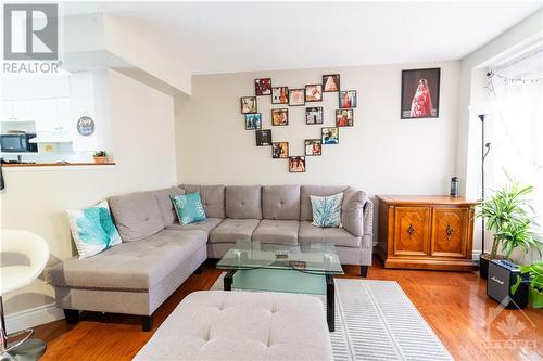 1089 Ballantyne Drive, Ottawa, ON - Indoor Photo Showing Living Room