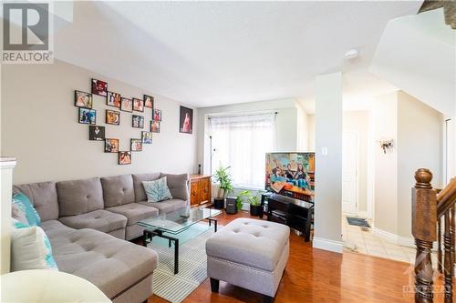 1089 Ballantyne Drive, Ottawa, ON - Indoor Photo Showing Living Room