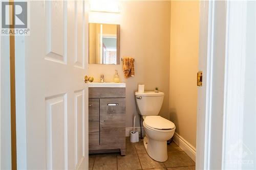 1089 Ballantyne Drive, Ottawa, ON - Indoor Photo Showing Bathroom