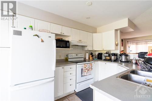 1089 Ballantyne Drive, Ottawa, ON - Indoor Photo Showing Kitchen With Double Sink