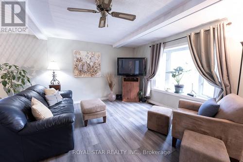 99 Linden Lane, Innisfil, ON - Indoor Photo Showing Living Room