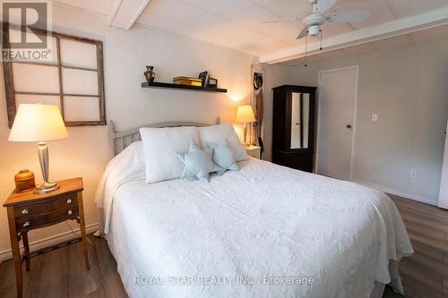 99 Linden Lane, Innisfil, ON - Indoor Photo Showing Bedroom