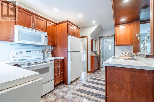 242 Glendale Avenue N, Hamilton, ON - Indoor Photo Showing Kitchen