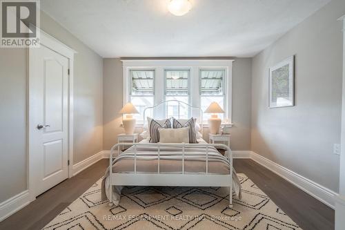 242 Glendale Avenue N, Hamilton, ON - Indoor Photo Showing Bedroom