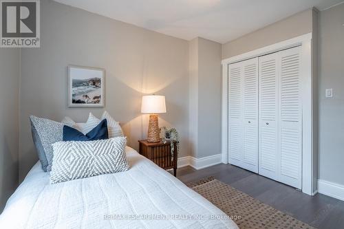 242 Glendale Avenue N, Hamilton, ON - Indoor Photo Showing Bedroom