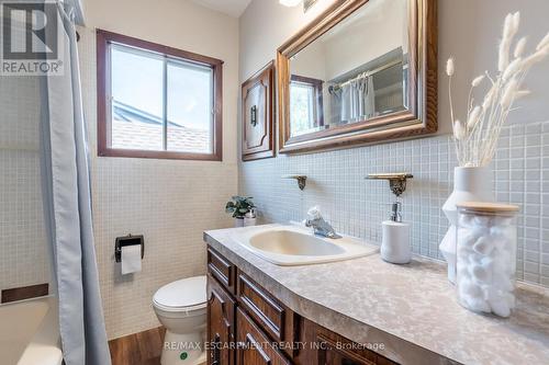 242 Glendale Avenue N, Hamilton, ON - Indoor Photo Showing Bathroom